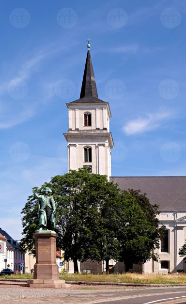Dessau, Denkmal III. Friedrich Franz, Johinniskirche